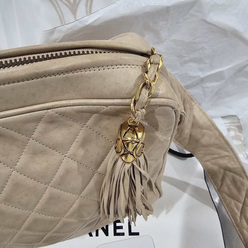 CHANEL 1994 VINTAGELIGHT BEIGE LAMBSKINLARGE CAMERA CASEMESSENGER BAG. - Picture 16 of 17